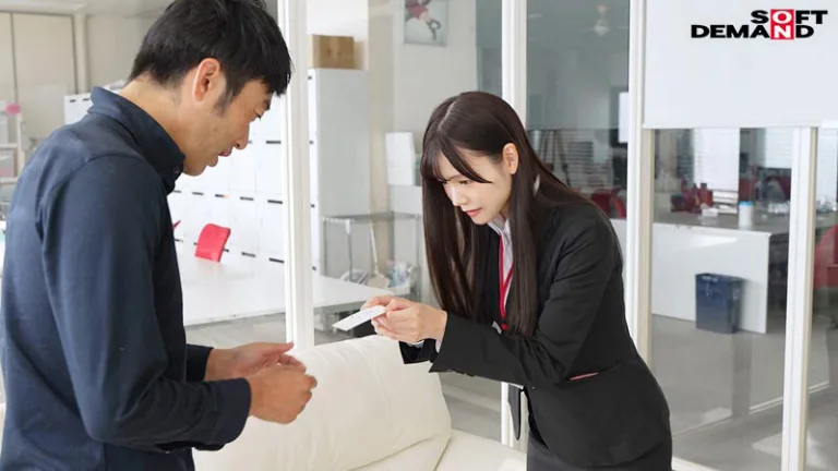 SOD女子社員、恥じらいから全裸ハメ撮りまで──待望のデビュー作は射精不可避