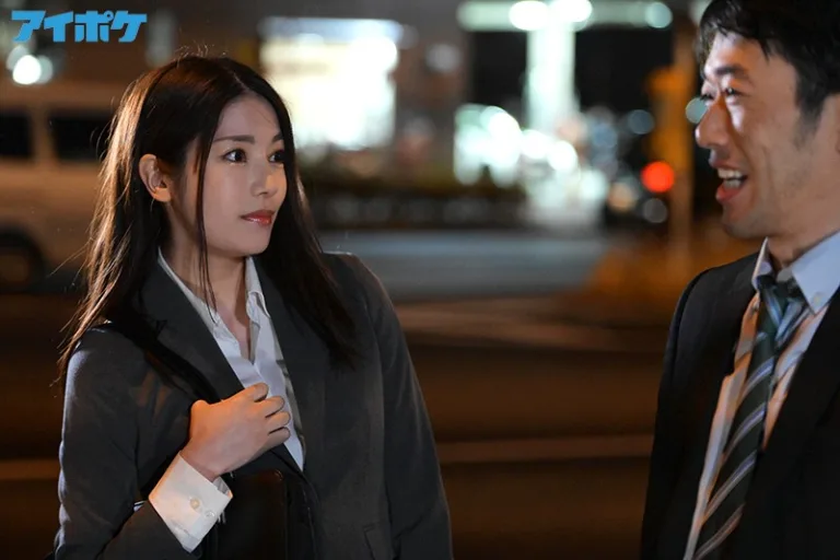 ノーブラノーパンの部屋着で誘惑…すっぴん騎乗位から顔射までの背徳セックス