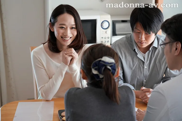 夫婦交換の朝、勘違いから始まる寝取られSEX…夫に見られながら堕ちていく人妻